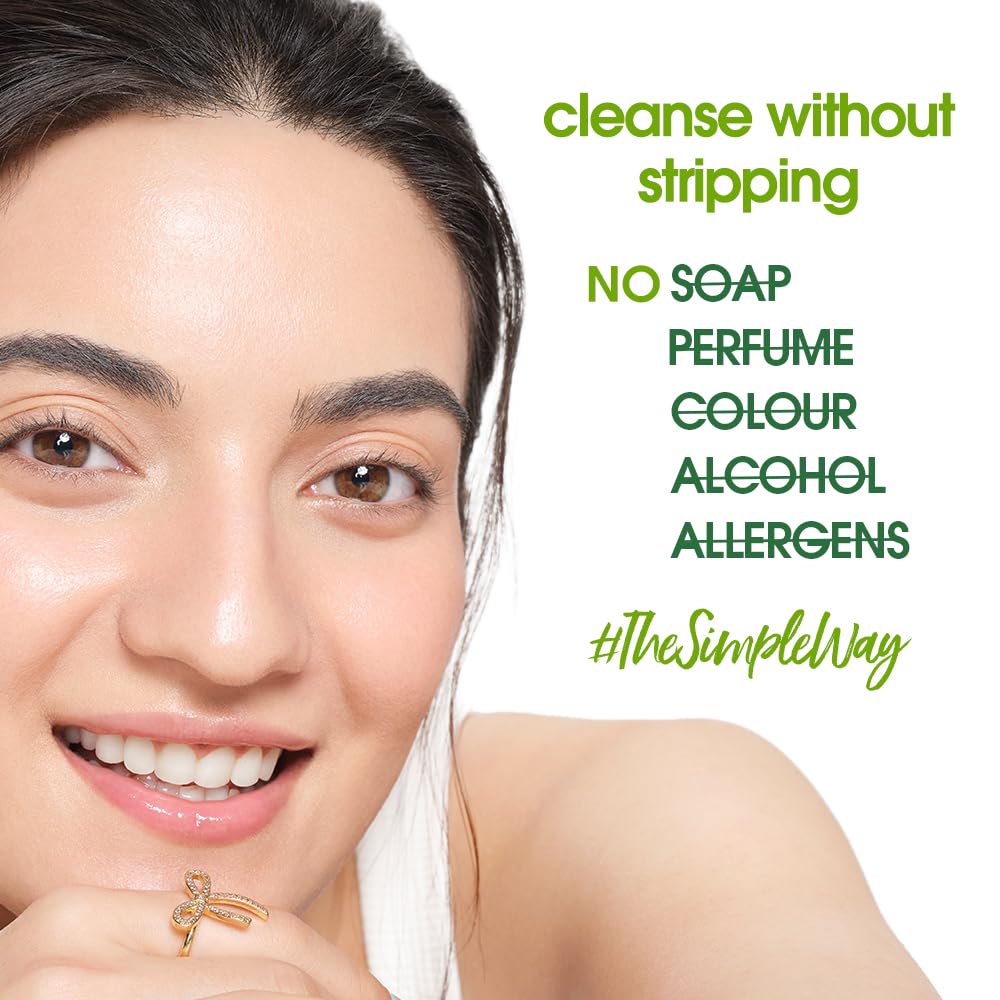 Simple Kind to Skin Refreshing Facial Wash | 100% Soap-Free Gentle Cleanser with Vitamin E & Glycerin | For All Skin Types | Perfect for Sensitive Skin, 250ml